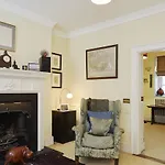 Veeve - Colville Place